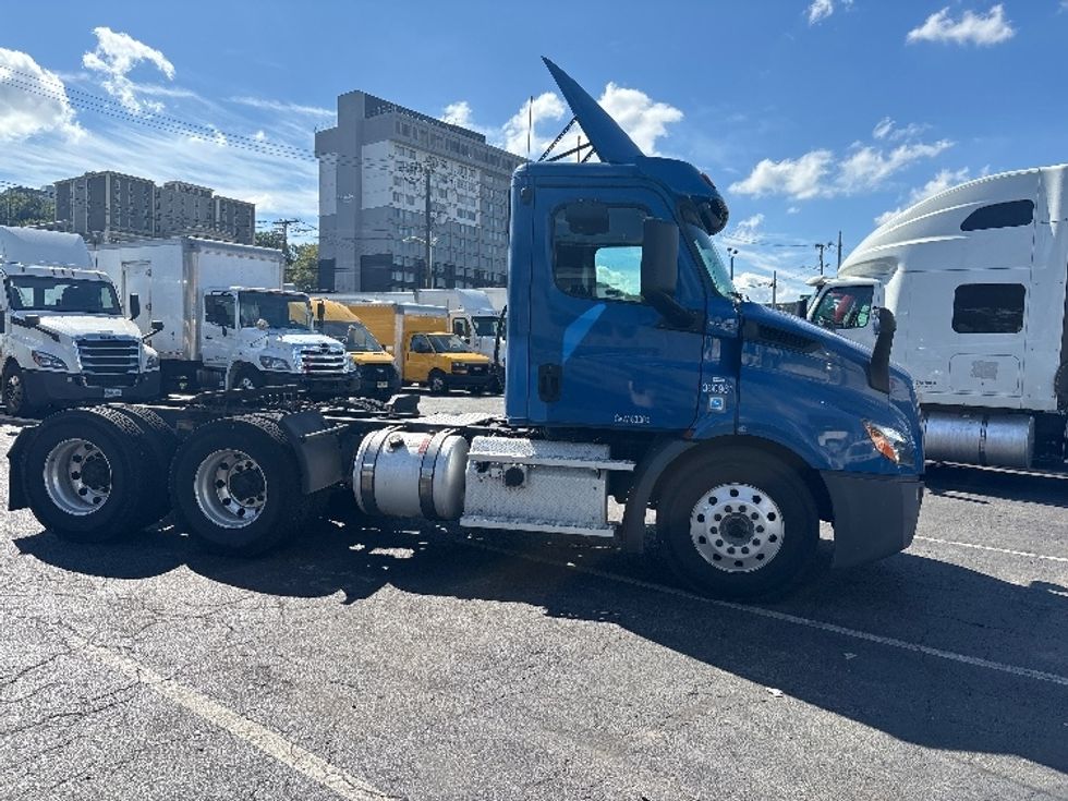 Day Cab Tractor-Heavy Duty Tractors-Freightliner-2020-T11664ST-North Bergen-NJ-263,091\n\t\tmiles-$ 54,750 - Image 8