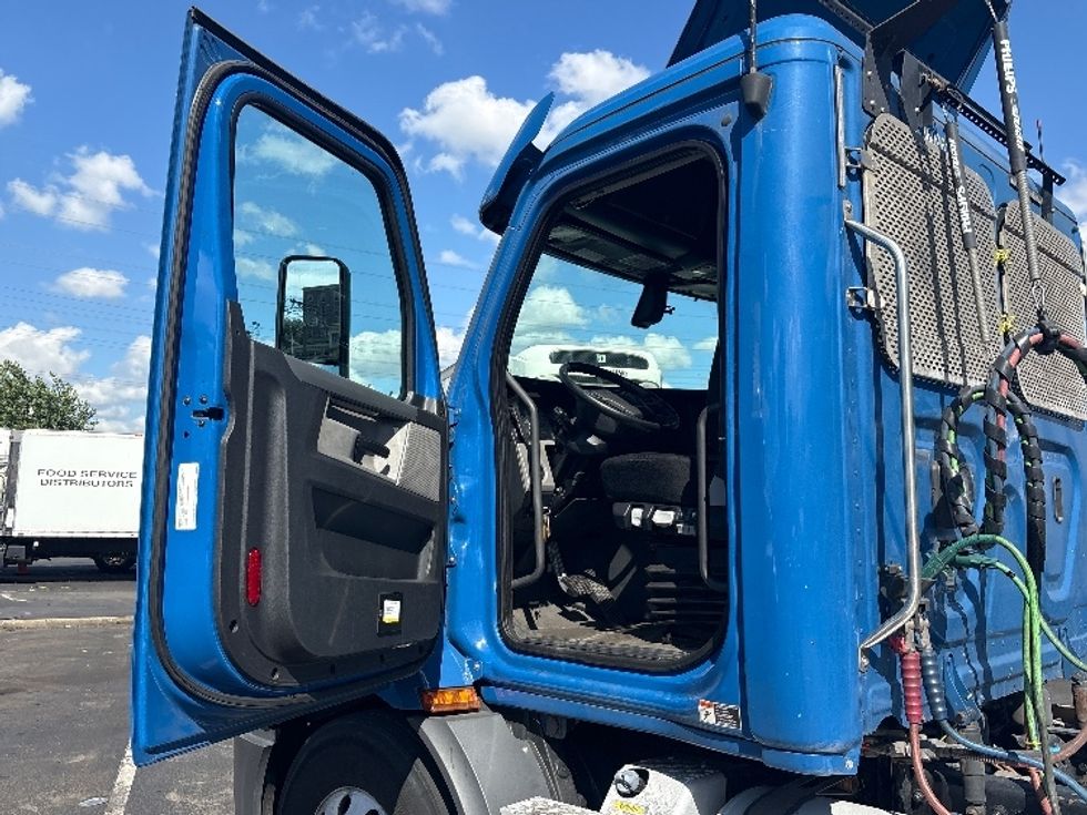 Day Cab Tractor-Heavy Duty Tractors-Freightliner-2020-T11664ST-North Bergen-NJ-263,091\n\t\tmiles-$ 54,750 - Image 9