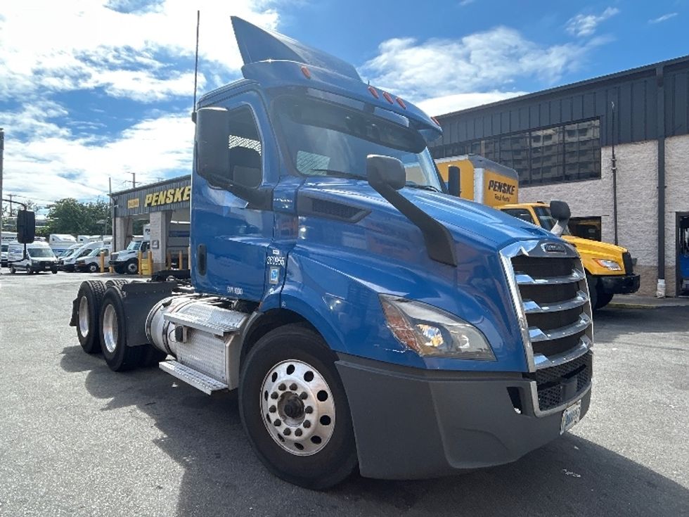 Day Cab Tractor-Heavy Duty Tractors-Freightliner-2020-T11664ST-North Bergen-NJ-264,980\n\t\tmiles-$ 50,750 - Image 1
