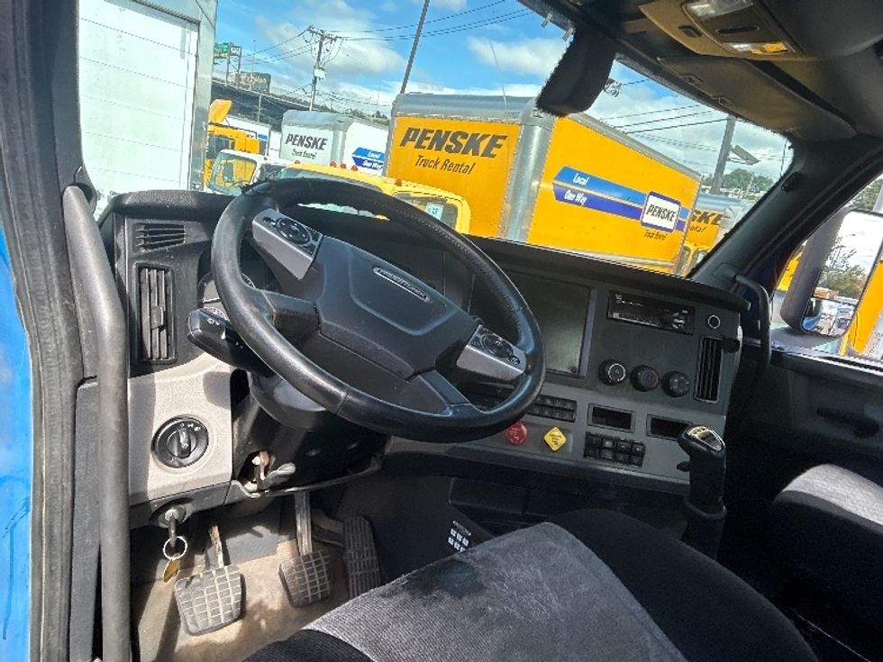Day Cab Tractor-Heavy Duty Tractors-Freightliner-2020-T11664ST-North Bergen-NJ-264,980\n\t\tmiles-$ 50,750 - Image 10
