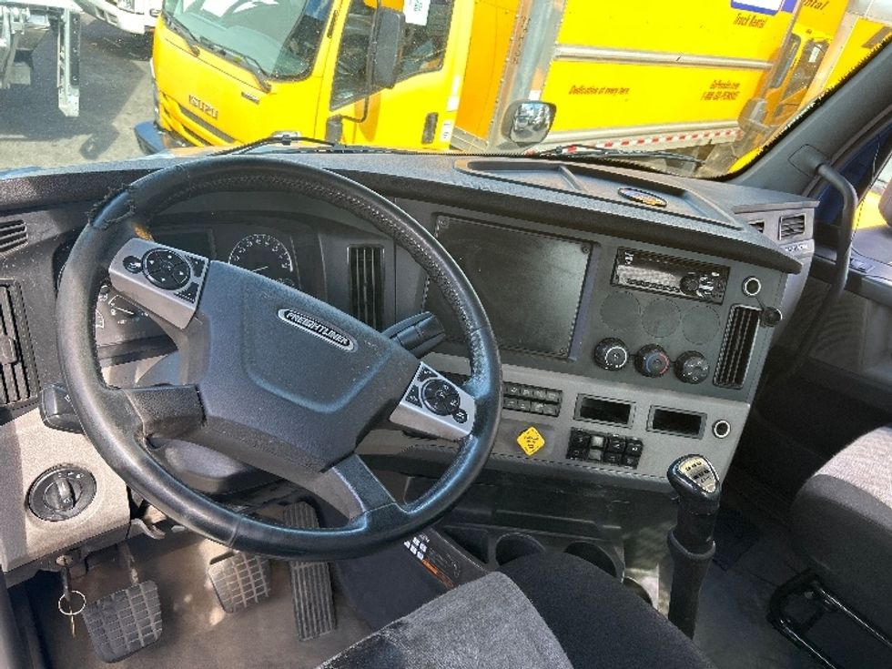 Day Cab Tractor-Heavy Duty Tractors-Freightliner-2020-T11664ST-North Bergen-NJ-264,980\n\t\tmiles-$ 50,750 - Image 11