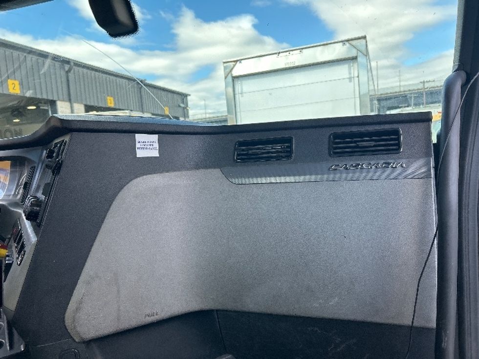 Day Cab Tractor-Heavy Duty Tractors-Freightliner-2020-T11664ST-North Bergen-NJ-264,980\n\t\tmiles-$ 50,750 - Image 13