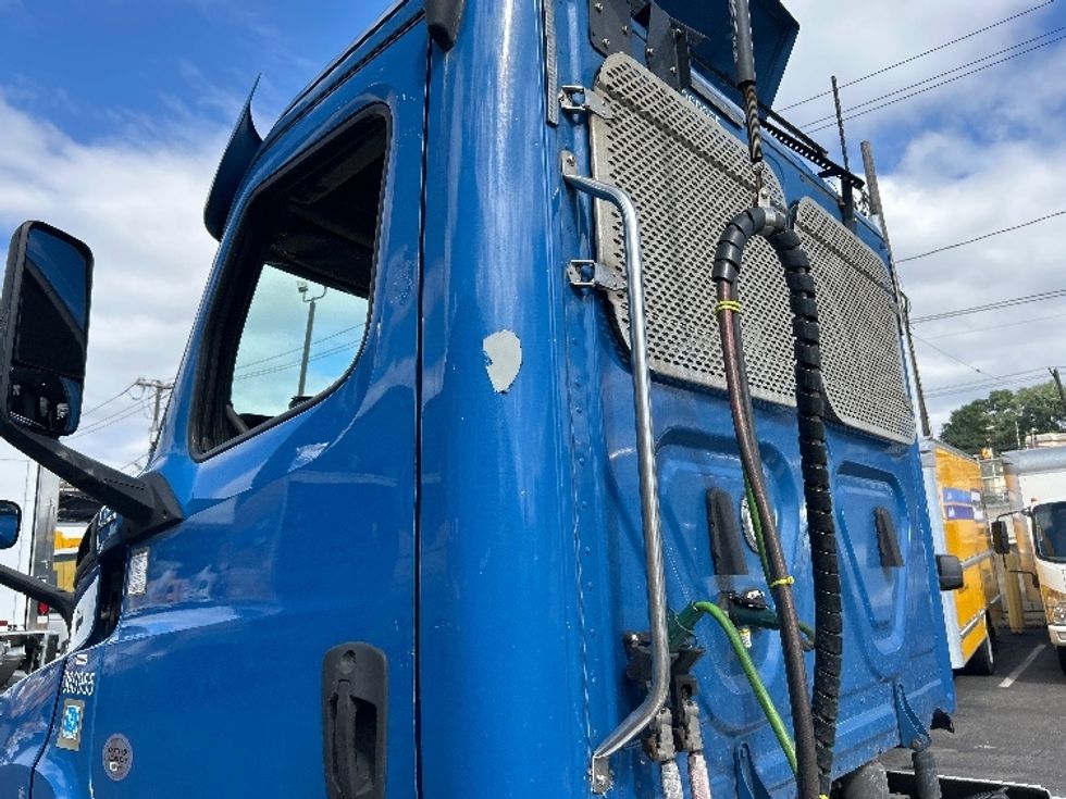 Day Cab Tractor-Heavy Duty Tractors-Freightliner-2020-T11664ST-North Bergen-NJ-264,980\n\t\tmiles-$ 50,750 - Image 19