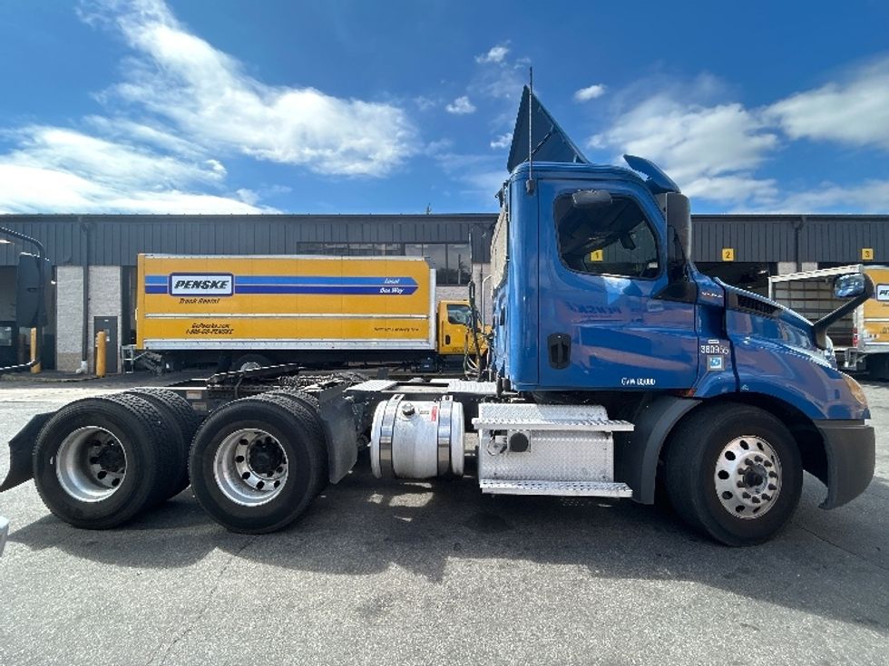 Day Cab Tractor-Heavy Duty Tractors-Freightliner-2020-T11664ST-North Bergen-NJ-264,980\n\t\tmiles-$ 50,750 - Image 8