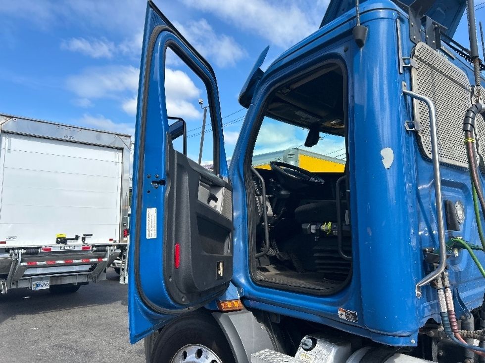 Day Cab Tractor-Heavy Duty Tractors-Freightliner-2020-T11664ST-North Bergen-NJ-264,980\n\t\tmiles-$ 50,750 - Image 9