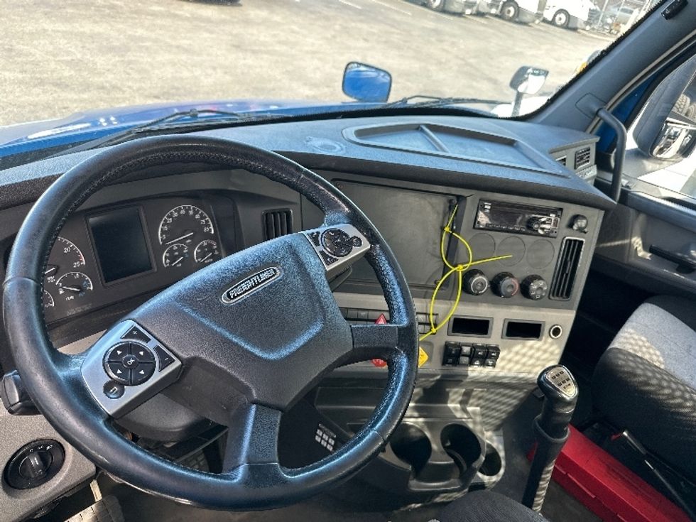 Day Cab Tractor-Heavy Duty Tractors-Freightliner-2020-T11664ST-North Bergen-NJ-291,238\n\t\tmiles-$ 49,000 - Image 10