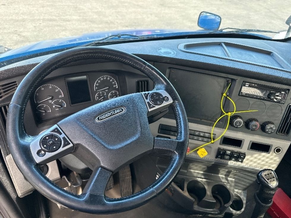 Day Cab Tractor-Heavy Duty Tractors-Freightliner-2020-T11664ST-North Bergen-NJ-291,238\n\t\tmiles-$ 49,000 - Image 11