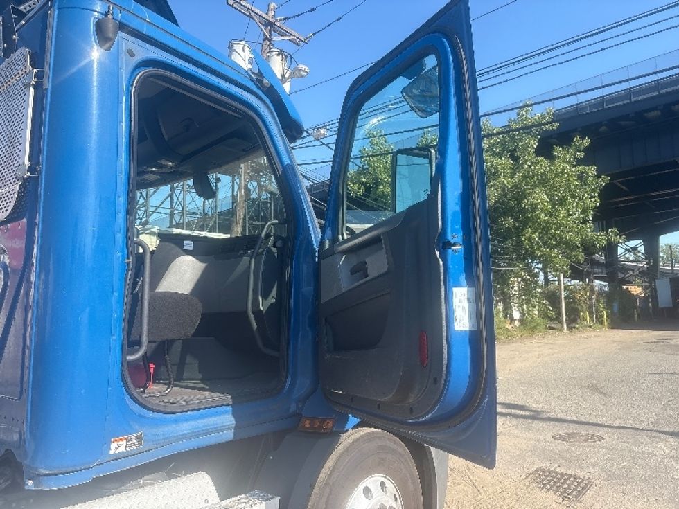 Day Cab Tractor-Heavy Duty Tractors-Freightliner-2020-T11664ST-North Bergen-NJ-291,238\n\t\tmiles-$ 49,000 - Image 12