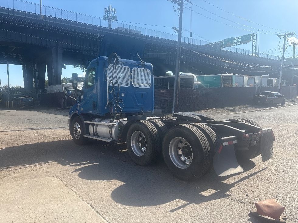 Day Cab Tractor-Heavy Duty Tractors-Freightliner-2020-T11664ST-North Bergen-NJ-291,238\n\t\tmiles-$ 49,000 - Image 5