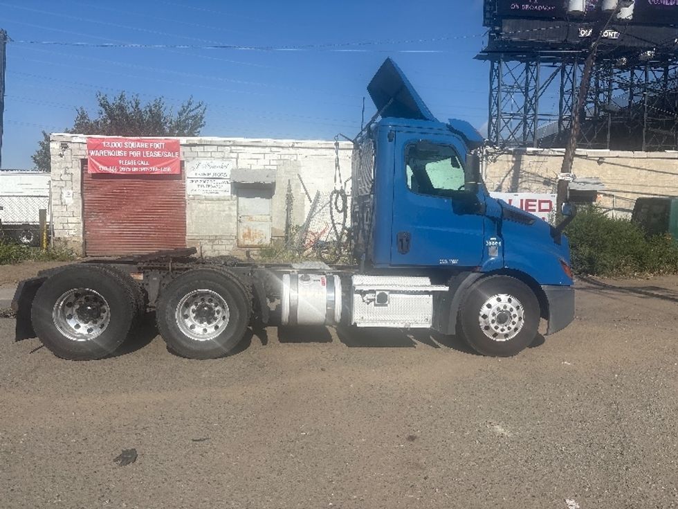 Day Cab Tractor-Heavy Duty Tractors-Freightliner-2020-T11664ST-North Bergen-NJ-291,238\n\t\tmiles-$ 49,000 - Image 8