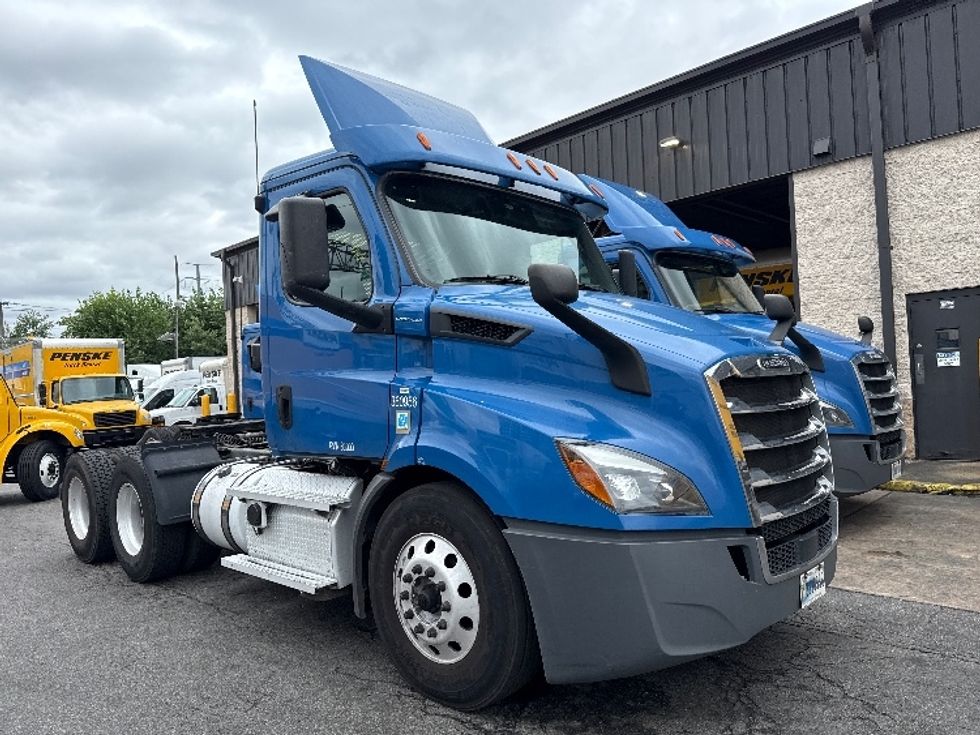 Day Cab Tractor-Heavy Duty Tractors-Freightliner-2020-T11664ST-North Bergen-NJ-292,101\n\t\tmiles-$ 49,000 - Image 1