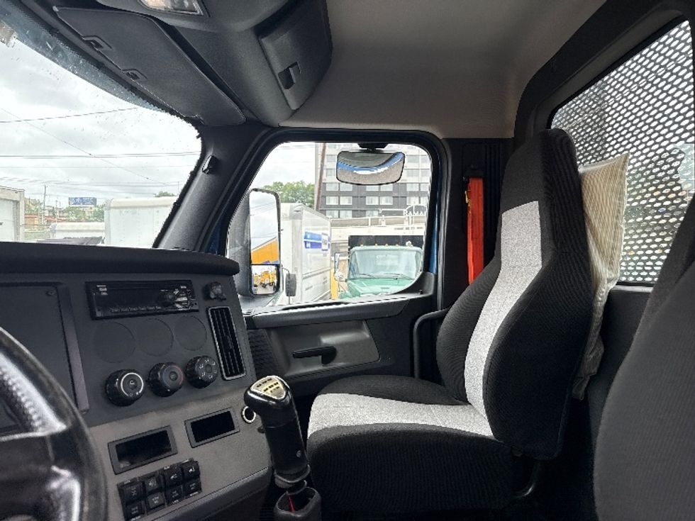 Day Cab Tractor-Heavy Duty Tractors-Freightliner-2020-T11664ST-North Bergen-NJ-292,101\n\t\tmiles-$ 49,000 - Image 10
