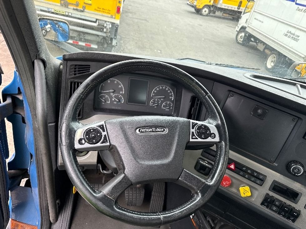 Day Cab Tractor-Heavy Duty Tractors-Freightliner-2020-T11664ST-North Bergen-NJ-292,101\n\t\tmiles-$ 49,000 - Image 11