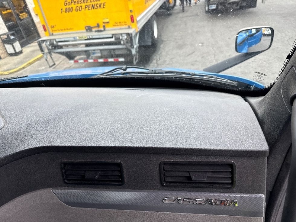 Day Cab Tractor-Heavy Duty Tractors-Freightliner-2020-T11664ST-North Bergen-NJ-292,101\n\t\tmiles-$ 49,000 - Image 13