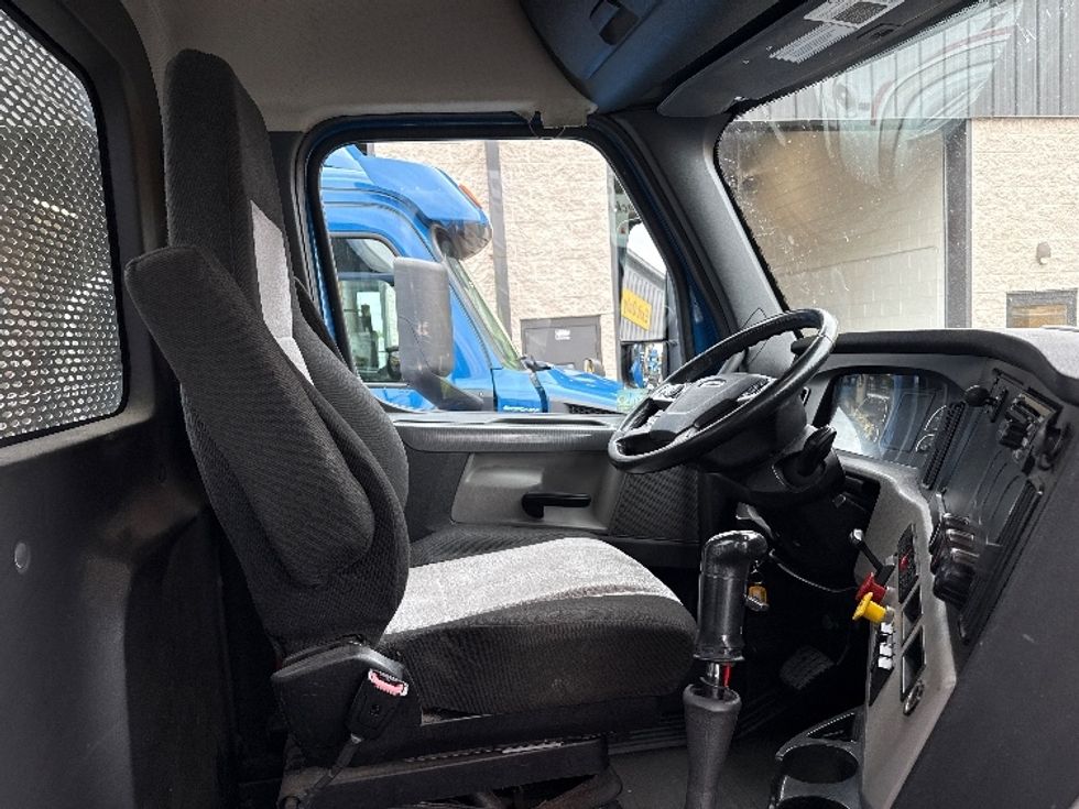 Day Cab Tractor-Heavy Duty Tractors-Freightliner-2020-T11664ST-North Bergen-NJ-292,101\n\t\tmiles-$ 49,000 - Image 14