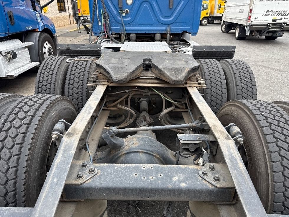 Day Cab Tractor-Heavy Duty Tractors-Freightliner-2020-T11664ST-North Bergen-NJ-292,101\n\t\tmiles-$ 49,000 - Image 6