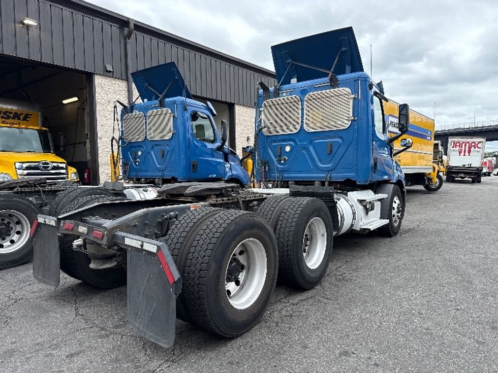 Day Cab Tractor-Heavy Duty Tractors-Freightliner-2020-T11664ST-North Bergen-NJ-292,101\n\t\tmiles-$ 49,000 - Image 7