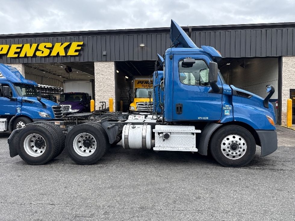 Day Cab Tractor-Heavy Duty Tractors-Freightliner-2020-T11664ST-North Bergen-NJ-292,101\n\t\tmiles-$ 49,000 - Image 8