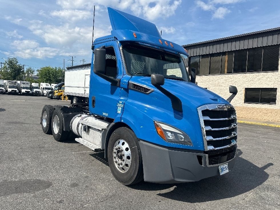 Day Cab Tractor-Heavy Duty Tractors-Freightliner-2020-T11664ST-North Bergen-NJ-295,936\n\t\tmiles-$ 48,750 - Image 1