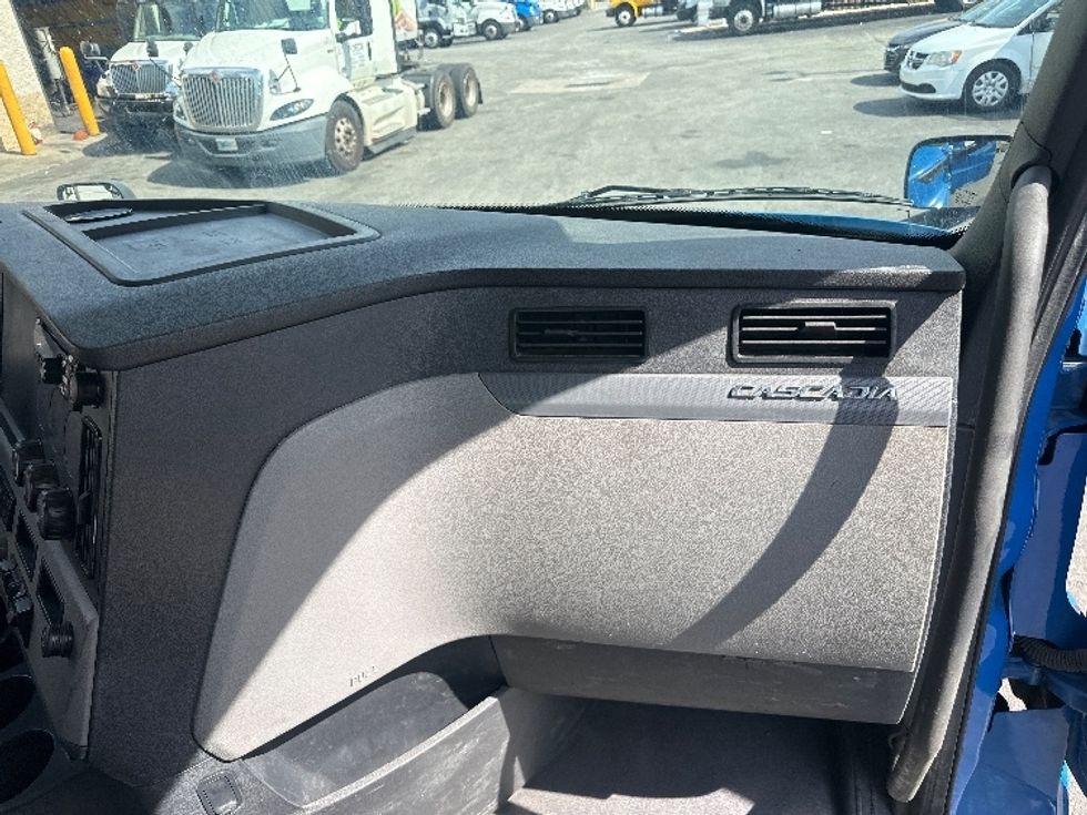 Day Cab Tractor-Heavy Duty Tractors-Freightliner-2020-T11664ST-North Bergen-NJ-295,936\n\t\tmiles-$ 48,750 - Image 13