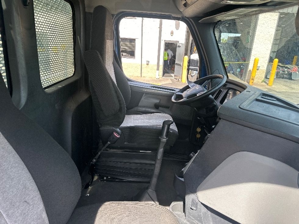 Day Cab Tractor-Heavy Duty Tractors-Freightliner-2020-T11664ST-North Bergen-NJ-295,936\n\t\tmiles-$ 48,750 - Image 14