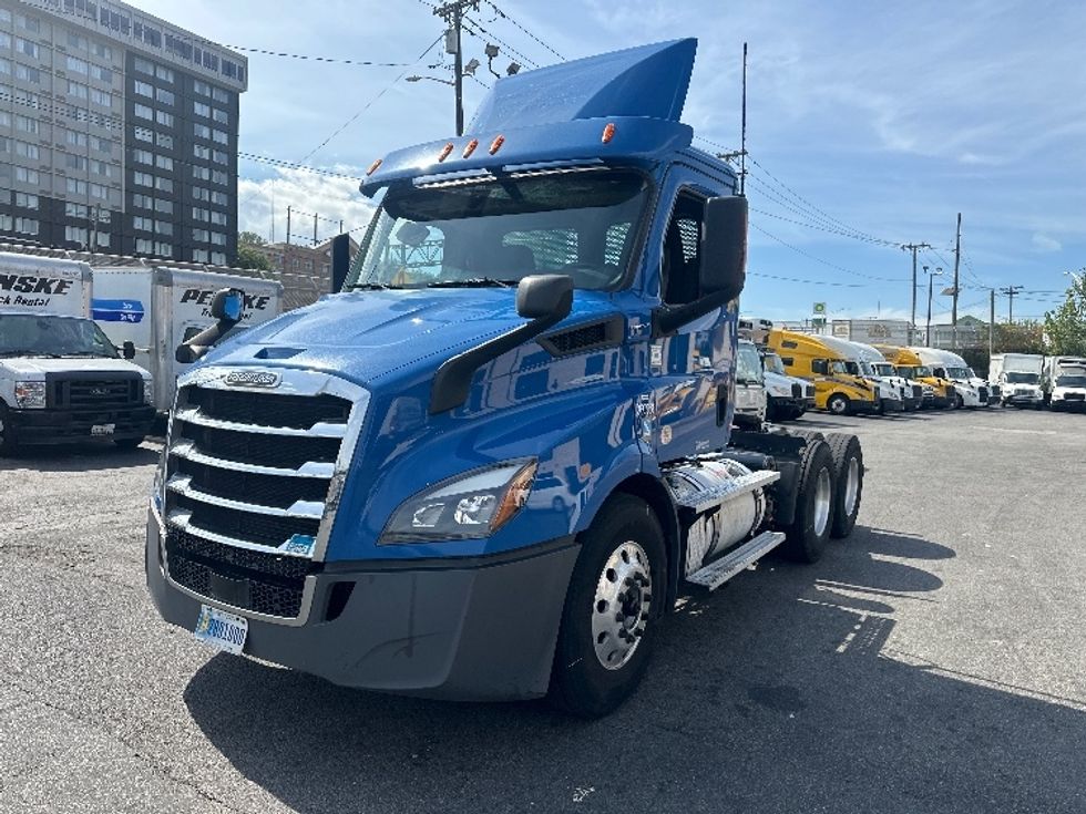 Day Cab Tractor-Heavy Duty Tractors-Freightliner-2020-T11664ST-North Bergen-NJ-295,936\n\t\tmiles-$ 48,750 - Image 3