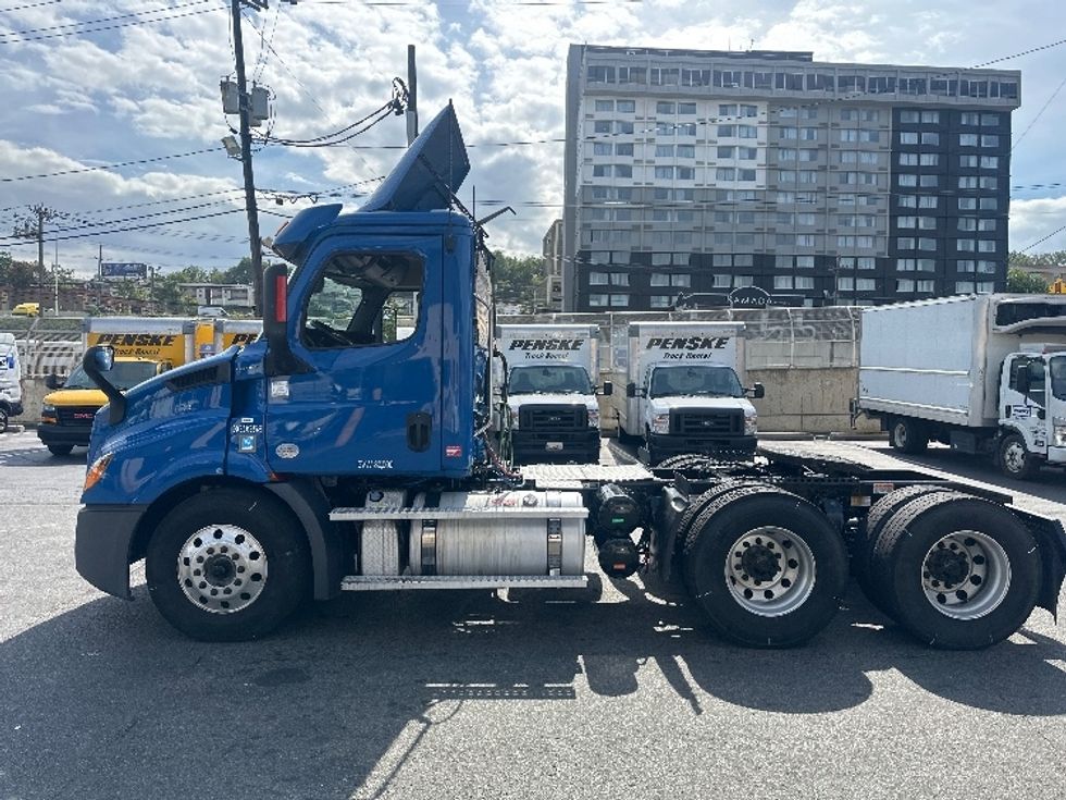 Day Cab Tractor-Heavy Duty Tractors-Freightliner-2020-T11664ST-North Bergen-NJ-295,936\n\t\tmiles-$ 48,750 - Image 4