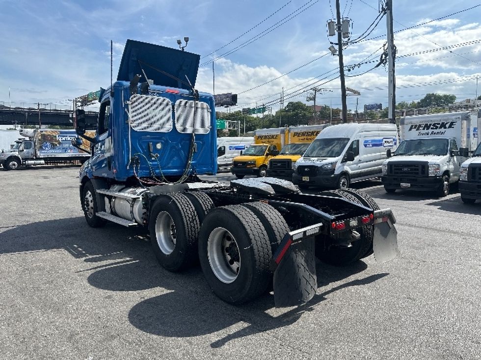 Day Cab Tractor-Heavy Duty Tractors-Freightliner-2020-T11664ST-North Bergen-NJ-295,936\n\t\tmiles-$ 48,750 - Image 5