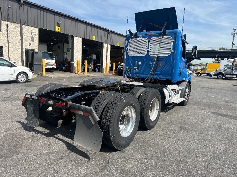 Day Cab Tractor-Heavy Duty Tractors-Freightliner-2020-T11664ST-North Bergen-NJ-295,936\n\t\tmiles-$ 48,750 - Image 7