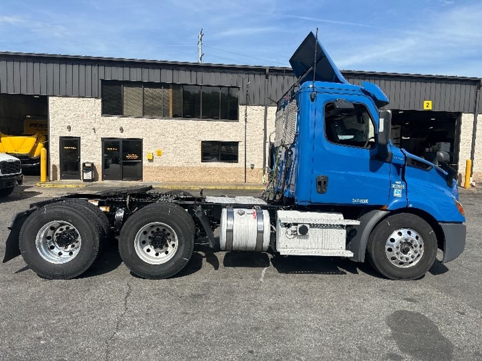 Day Cab Tractor-Heavy Duty Tractors-Freightliner-2020-T11664ST-North Bergen-NJ-295,936\n\t\tmiles-$ 48,750 - Image 8