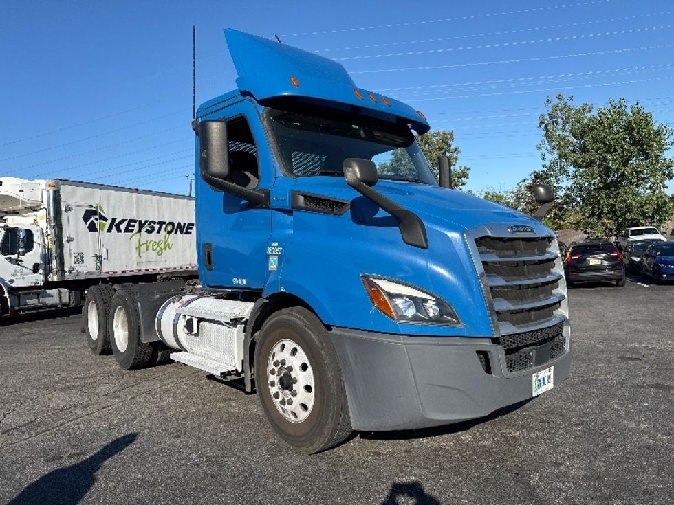 Day Cab Tractor-Heavy Duty Tractors-Freightliner-2020-T11664ST-North Bergen-NJ-300,000\n\t\tmiles-$ 48,500 - Image 1