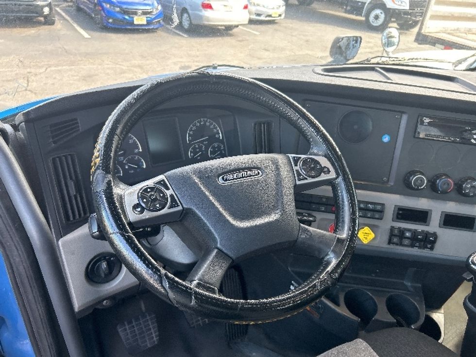 Day Cab Tractor-Heavy Duty Tractors-Freightliner-2020-T11664ST-North Bergen-NJ-300,000\n\t\tmiles-$ 48,500 - Image 10