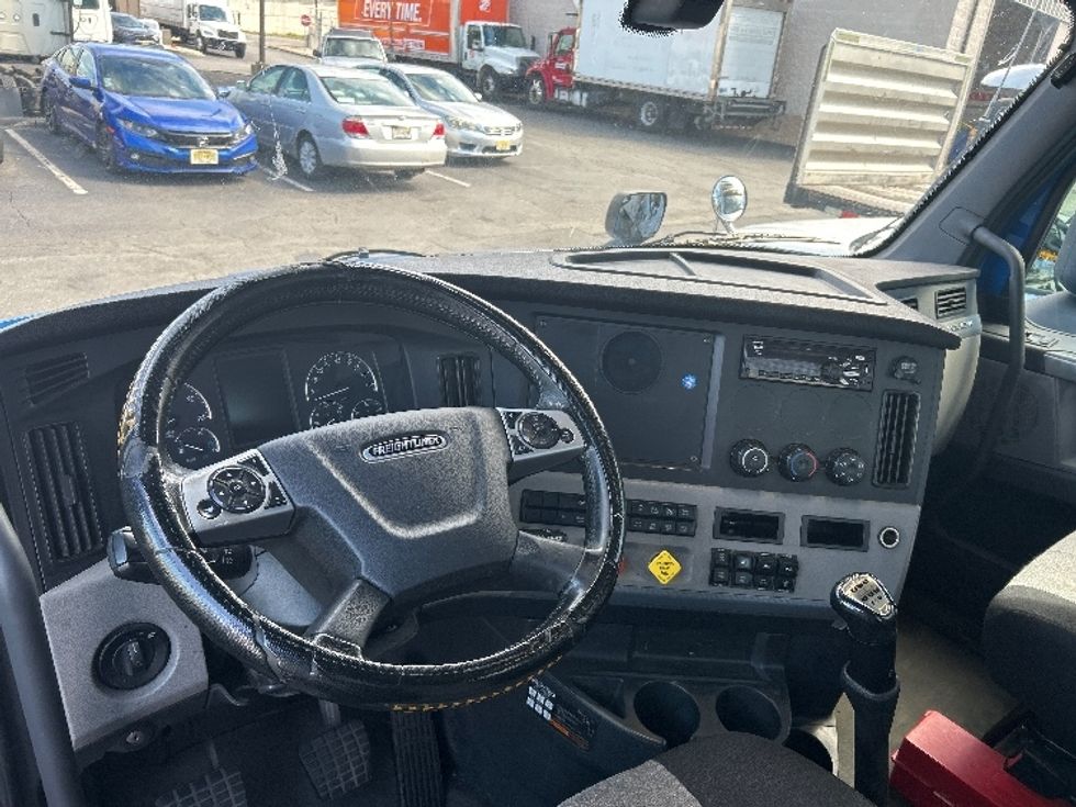 Day Cab Tractor-Heavy Duty Tractors-Freightliner-2020-T11664ST-North Bergen-NJ-300,000\n\t\tmiles-$ 48,500 - Image 11