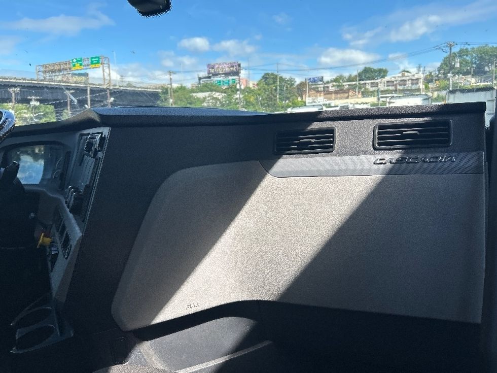 Day Cab Tractor-Heavy Duty Tractors-Freightliner-2020-T11664ST-North Bergen-NJ-300,000\n\t\tmiles-$ 48,500 - Image 13