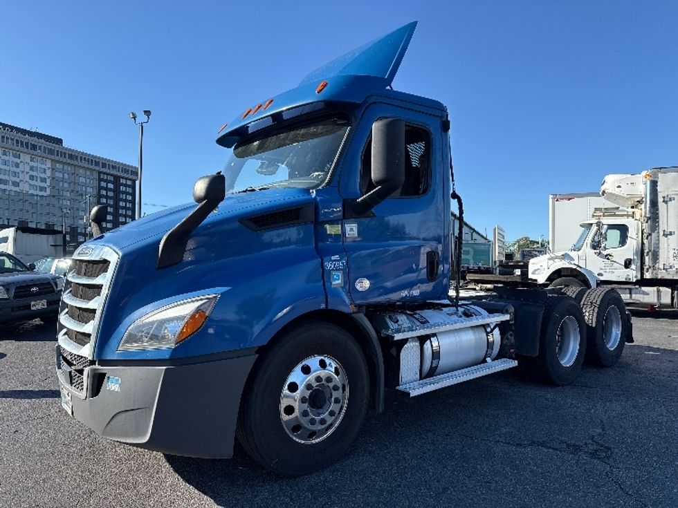 Day Cab Tractor-Heavy Duty Tractors-Freightliner-2020-T11664ST-North Bergen-NJ-300,000\n\t\tmiles-$ 48,500 - Image 3