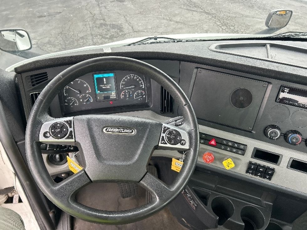 Day Cab Tractor-Heavy Duty Tractors-Freightliner-2020-T11664ST-Obetz-OH-401,795\n\t\tmiles-$ 47,000 - Image 11