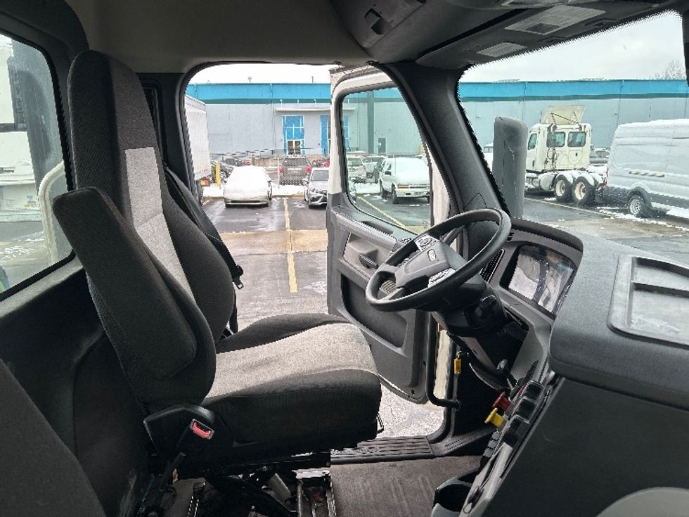 Day Cab Tractor-Heavy Duty Tractors-Freightliner-2020-T11664ST-Obetz-OH-401,795\n\t\tmiles-$ 47,000 - Image 14