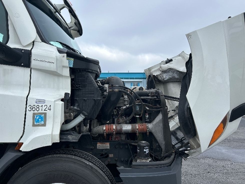 Day Cab Tractor-Heavy Duty Tractors-Freightliner-2020-T11664ST-Obetz-OH-401,795\n\t\tmiles-$ 47,000 - Image 15