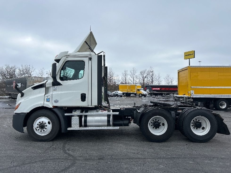 Day Cab Tractor-Heavy Duty Tractors-Freightliner-2020-T11664ST-Obetz-OH-401,795\n\t\tmiles-$ 47,000 - Image 4