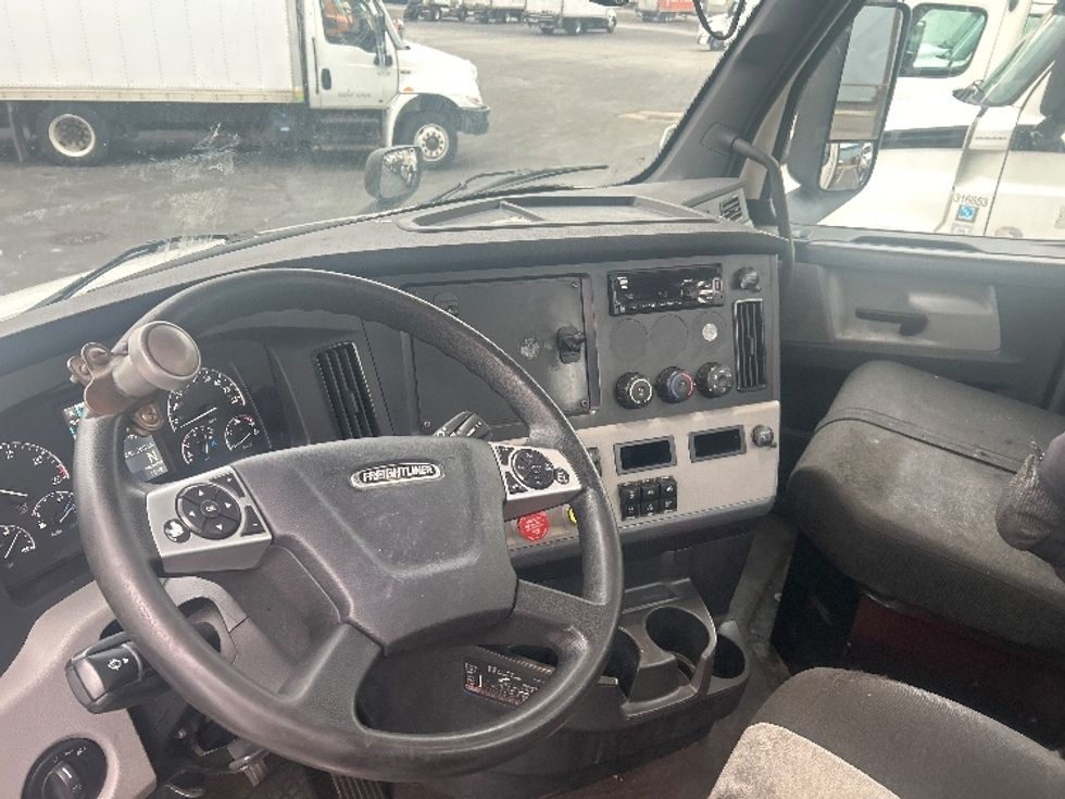 Day Cab Tractor-Heavy Duty Tractors-Freightliner-2020-T11664ST-Obetz-OH-483,000\n\t\tmiles-$ 40,500 - Image 10