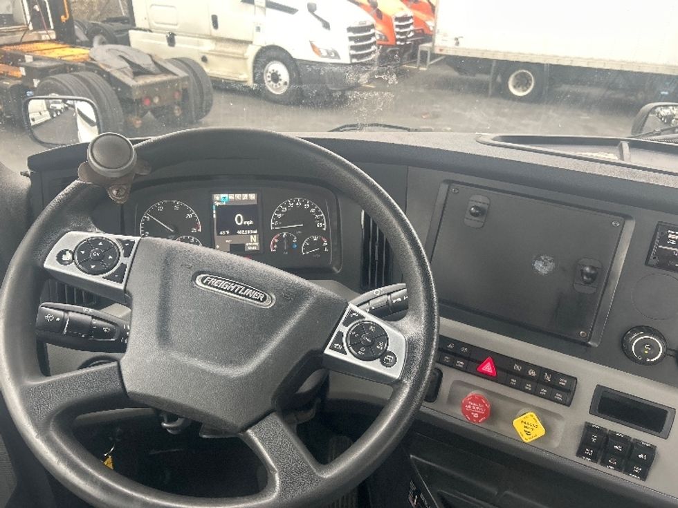 Day Cab Tractor-Heavy Duty Tractors-Freightliner-2020-T11664ST-Obetz-OH-483,000\n\t\tmiles-$ 40,500 - Image 11