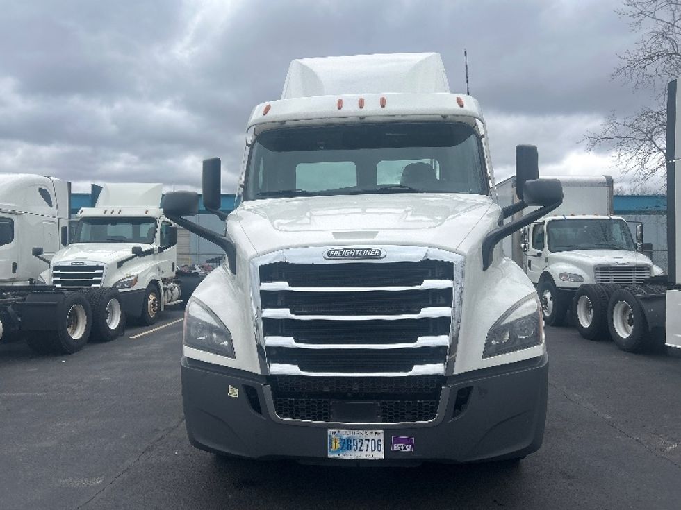 Day Cab Tractor-Heavy Duty Tractors-Freightliner-2020-T11664ST-Obetz-OH-483,000\n\t\tmiles-$ 40,500 - Image 2