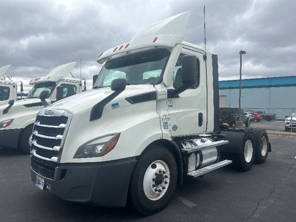 Day Cab Tractor-Heavy Duty Tractors-Freightliner-2020-T11664ST-Obetz-OH-483,000\n\t\tmiles-$ 40,500 - Image 3