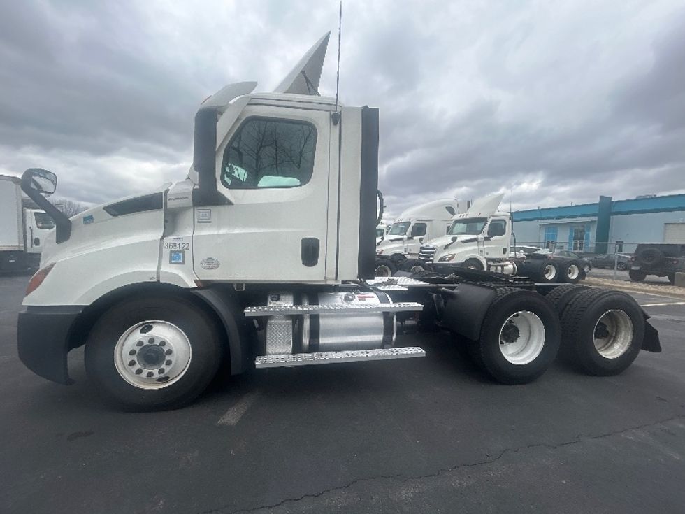 Day Cab Tractor-Heavy Duty Tractors-Freightliner-2020-T11664ST-Obetz-OH-483,000\n\t\tmiles-$ 40,500 - Image 4