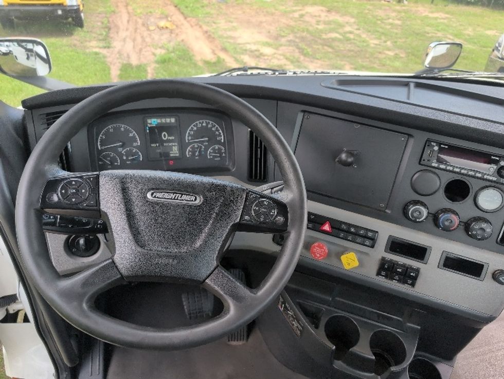 Day Cab Tractor-Heavy Duty Tractors-Freightliner-2020-T11664ST-Ocala-FL-397,427\n\t\tmiles-$ 51,750 - Image 11