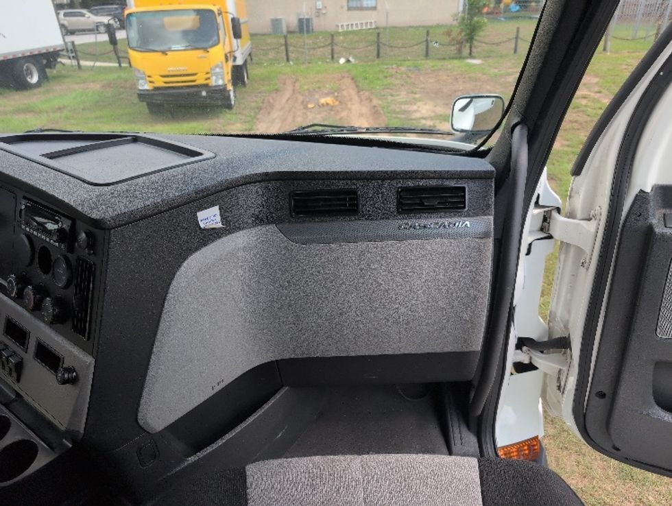 Day Cab Tractor-Heavy Duty Tractors-Freightliner-2020-T11664ST-Ocala-FL-397,427\n\t\tmiles-$ 51,750 - Image 13