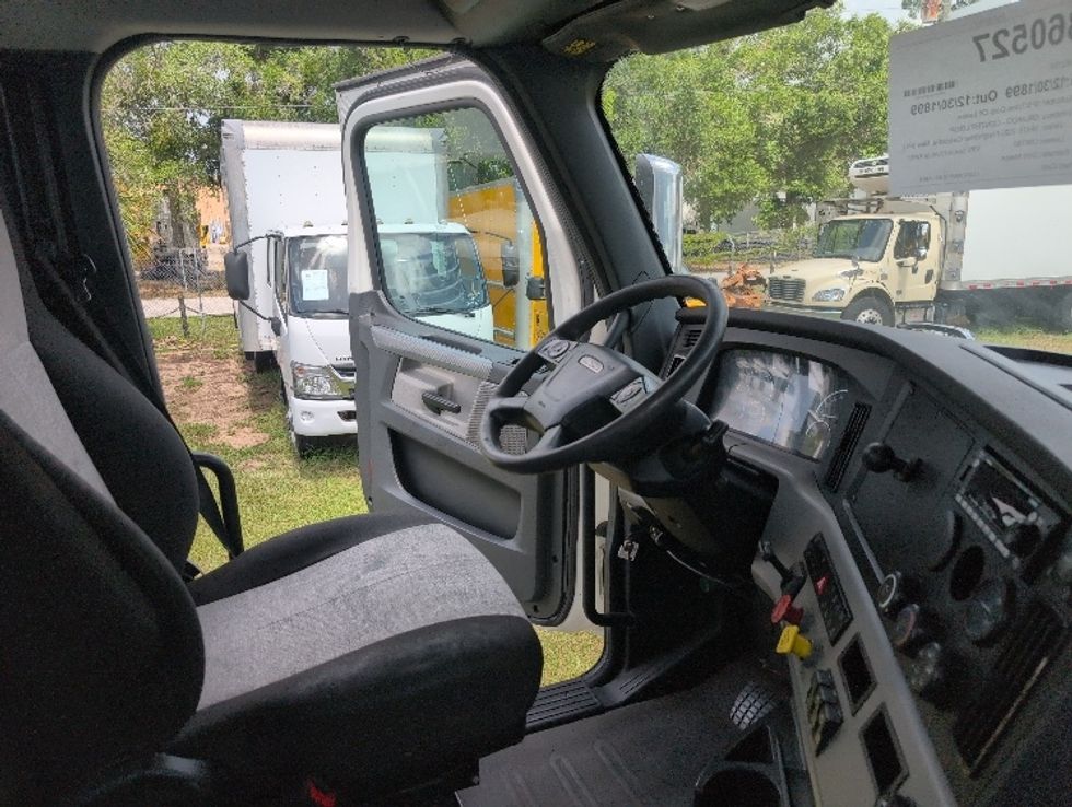 Day Cab Tractor-Heavy Duty Tractors-Freightliner-2020-T11664ST-Ocala-FL-397,427\n\t\tmiles-$ 51,750 - Image 14
