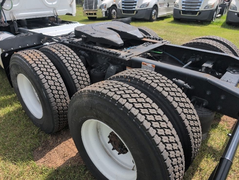Day Cab Tractor-Heavy Duty Tractors-Freightliner-2020-T11664ST-Ocala-FL-397,427\n\t\tmiles-$ 51,750 - Image 17