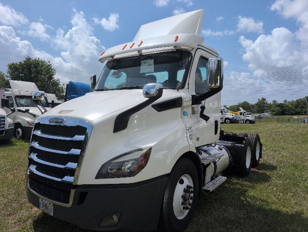 Day Cab Tractor-Heavy Duty Tractors-Freightliner-2020-T11664ST-Ocala-FL-397,427\n\t\tmiles-$ 51,750 - Image 3