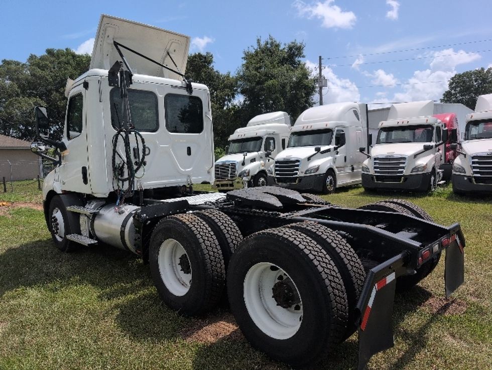 Day Cab Tractor-Heavy Duty Tractors-Freightliner-2020-T11664ST-Ocala-FL-397,427\n\t\tmiles-$ 51,750 - Image 5